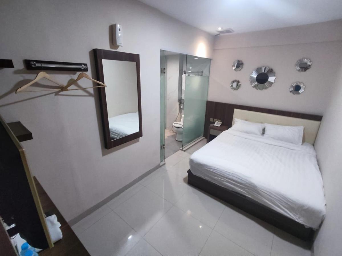 Hotel Morena Batam Esterno foto