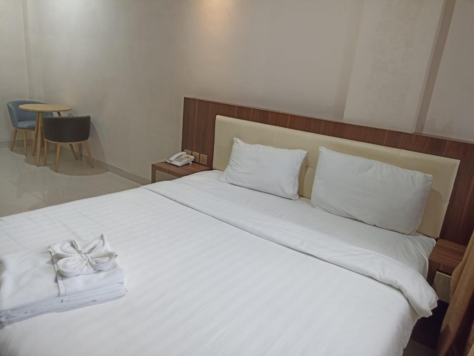 Hotel Morena Batam Esterno foto
